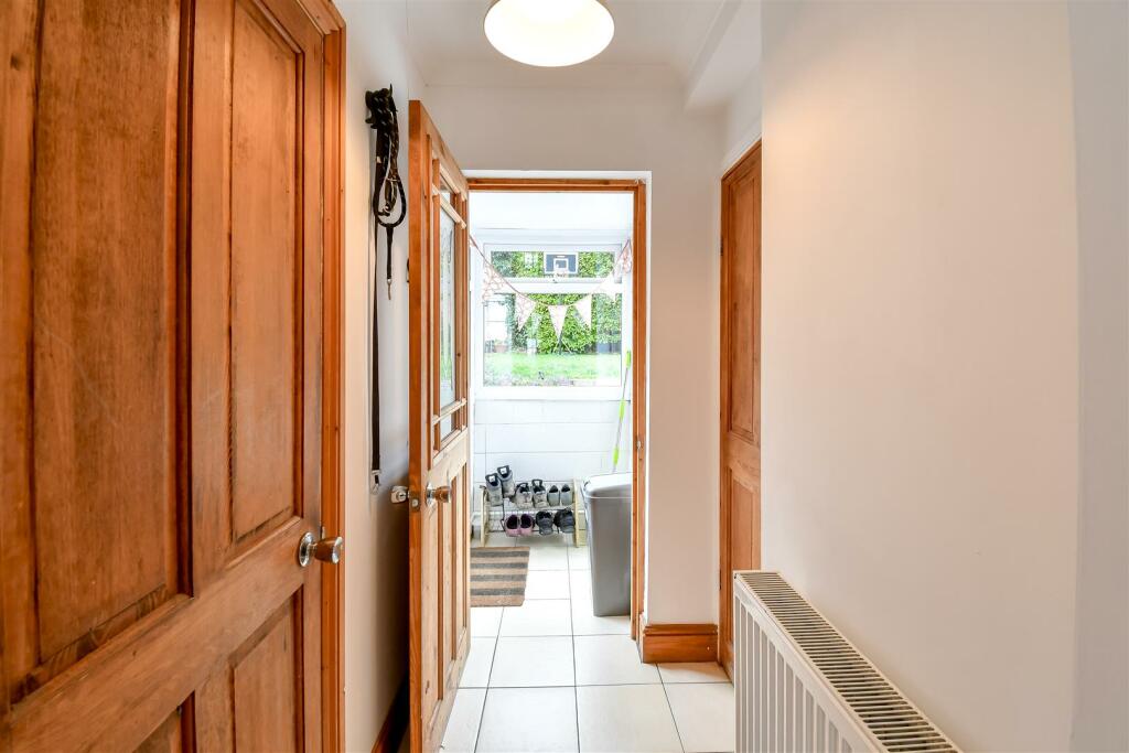 REAR LOBBY