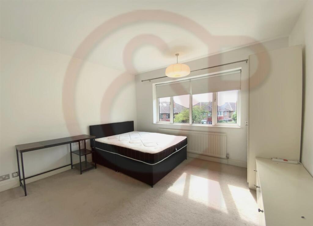 Master bedroom 1.jpg
