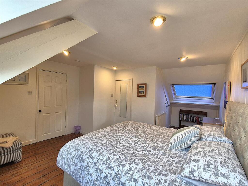 Principal bedroom (3).jpg