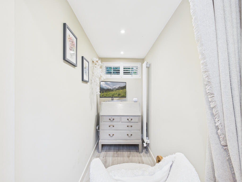 CAM01354G0-PR0600-STILL011