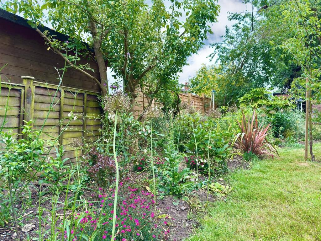 GARDEN 10.jpg