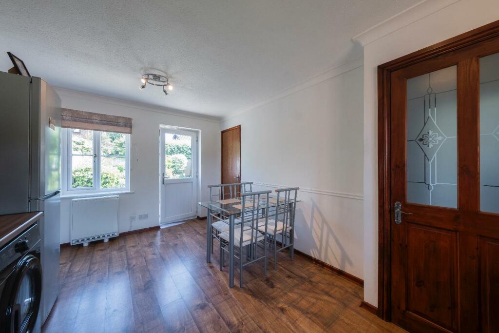 8 Ardens Meadow-002.JPG