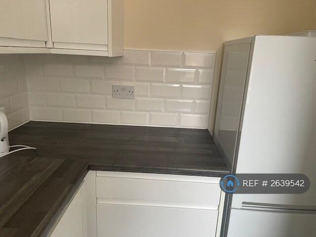 Apartment 4 Kitchen (2)