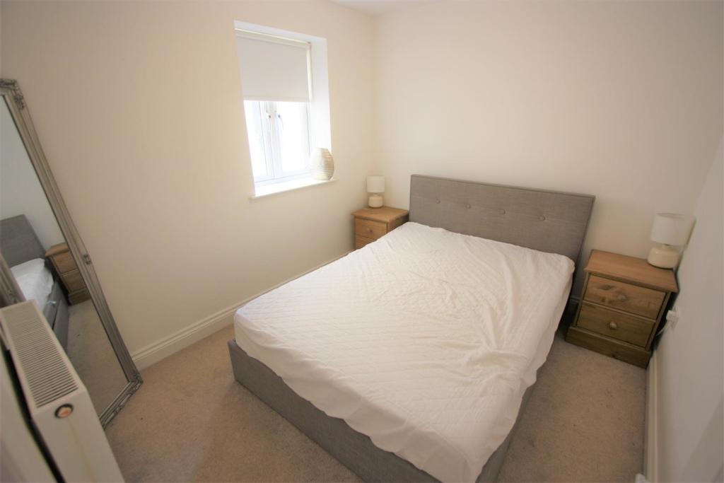 Flat 3, 10-12 Tolcarne Road Bedroom 1