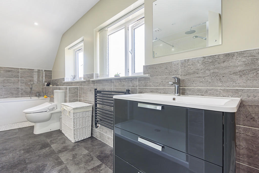 En-Suite Bathroom