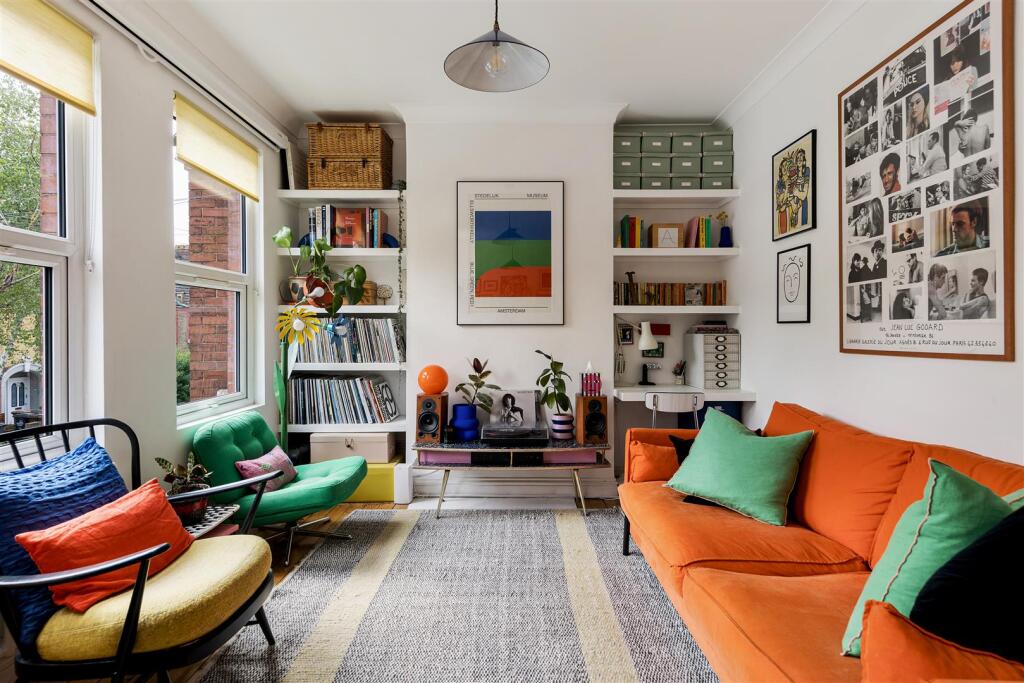 Clementina Road, E18