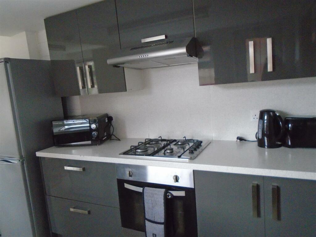 Kitchen (3).JPG