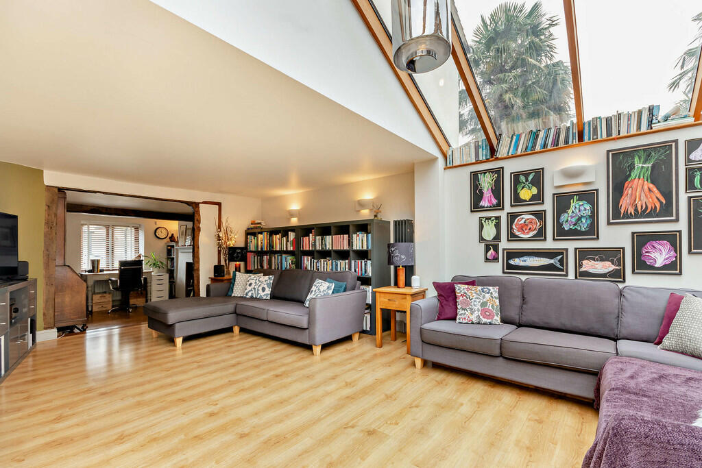 8618429-interior1...