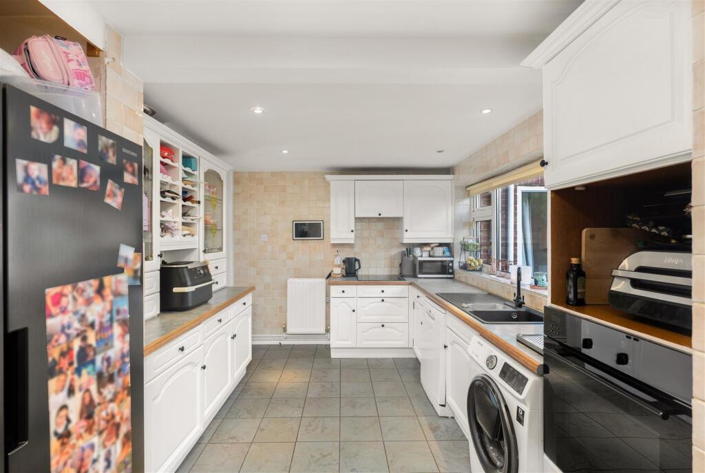 Strathcarron, 9a Twyford Avenue, Twyford-10.jpg