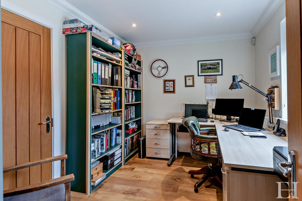 8641132-interiorW...