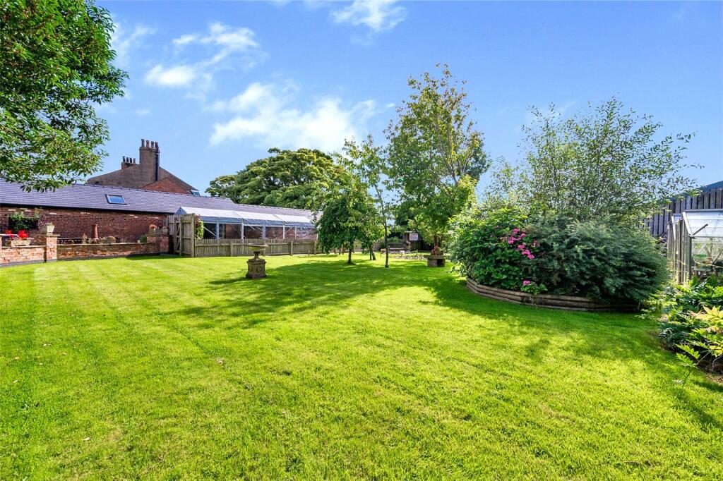 House - Gardens