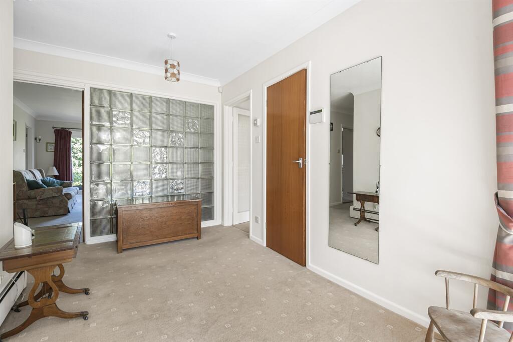 Spacious Reception H