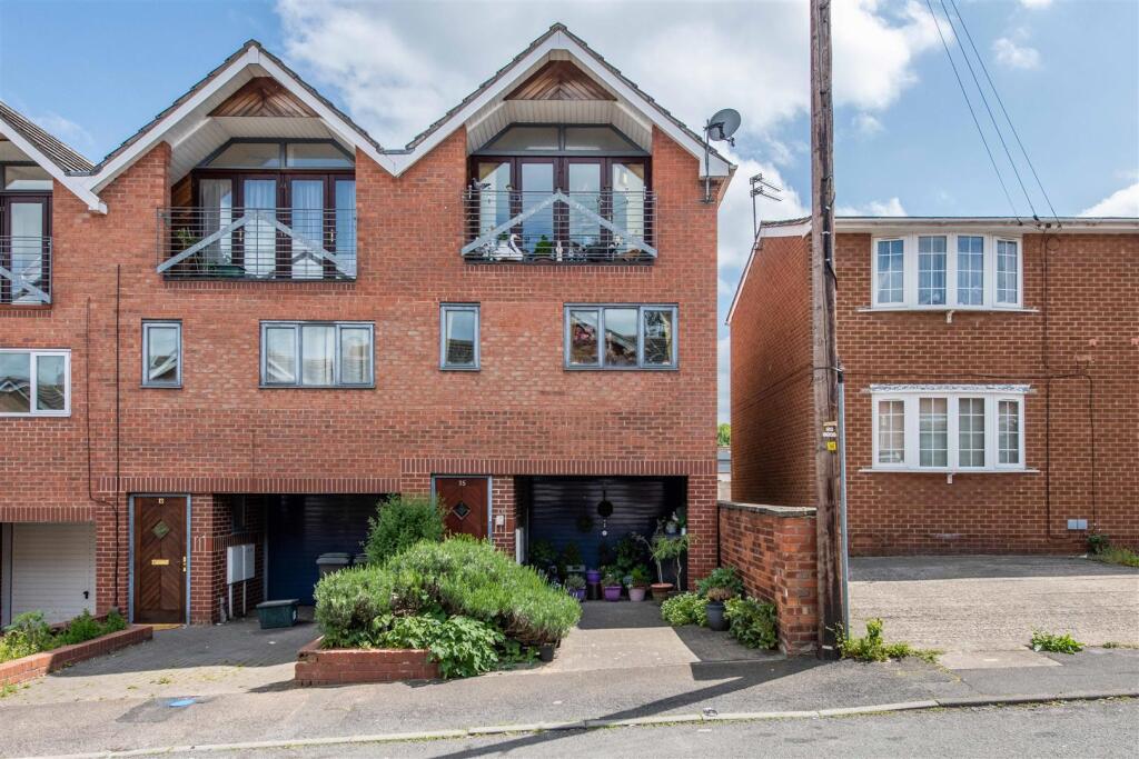 15 Gladstone St-low-2.jpg