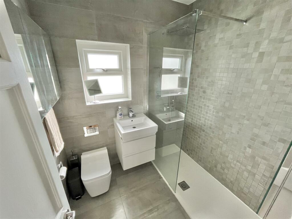 Shower Room.jpg