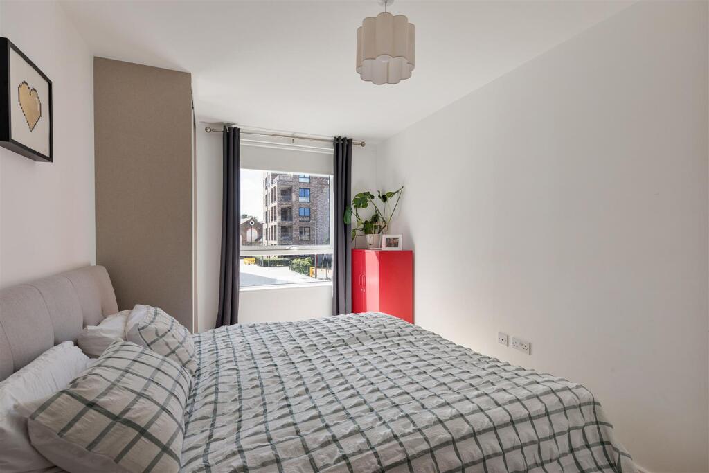 Troubridge Square, E17