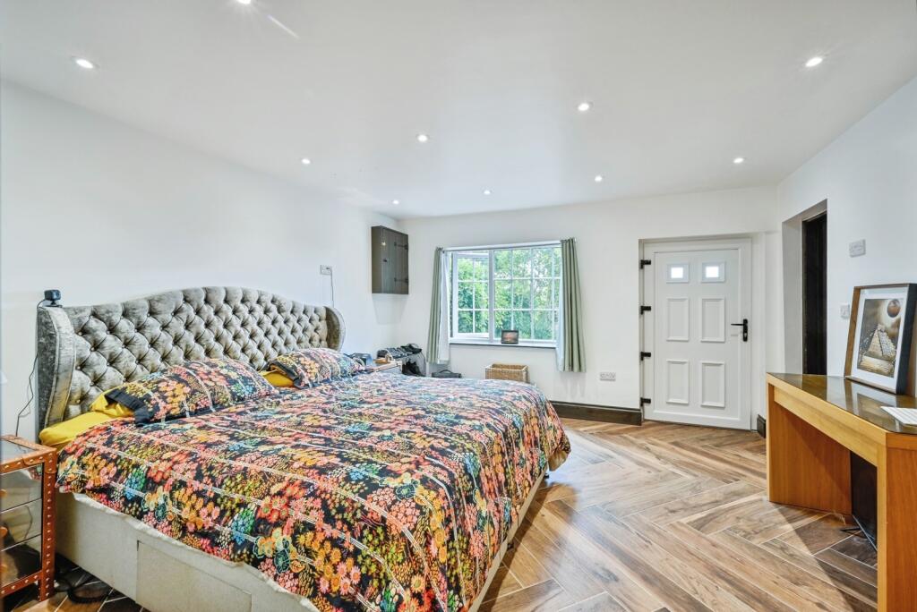 Bedroom Two / Snug