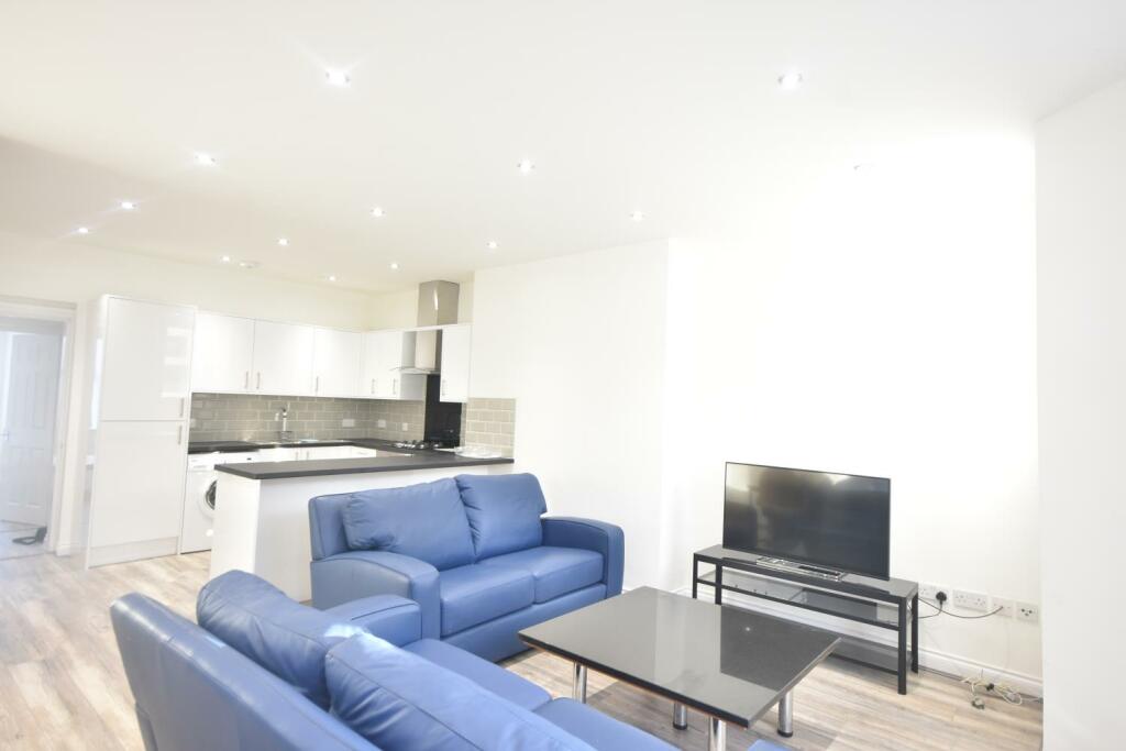 Flat 2, 7 Osborne Terrace08