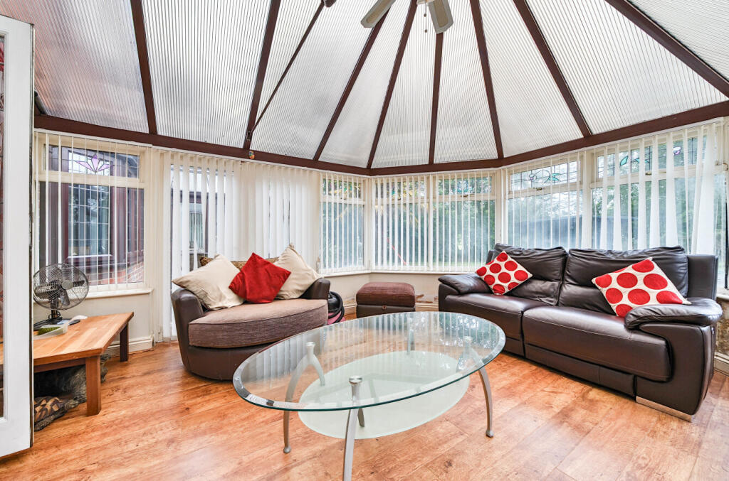 1301860-4-684233c...