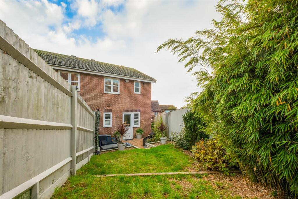 9 Blackthorn Close_23.jpg