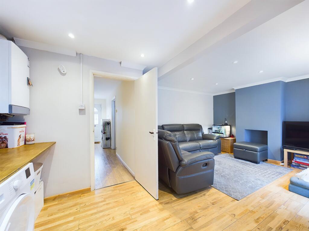 CAM01354G0-PR0431-STILL016