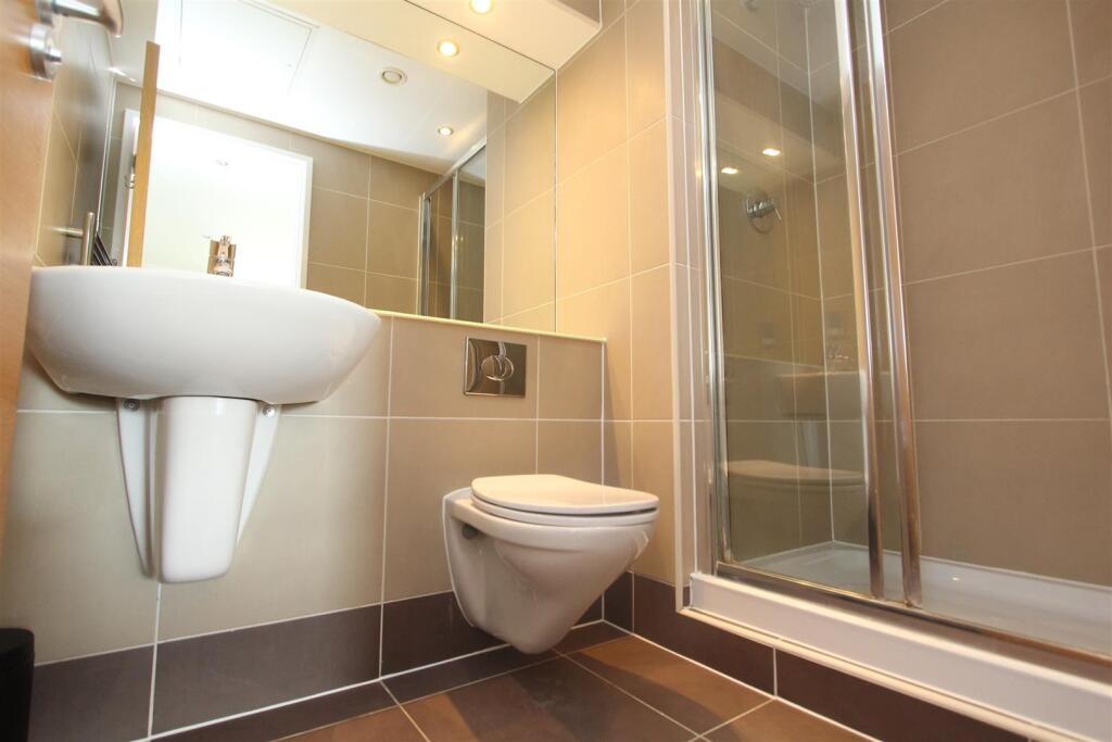 Ensuite.JPG