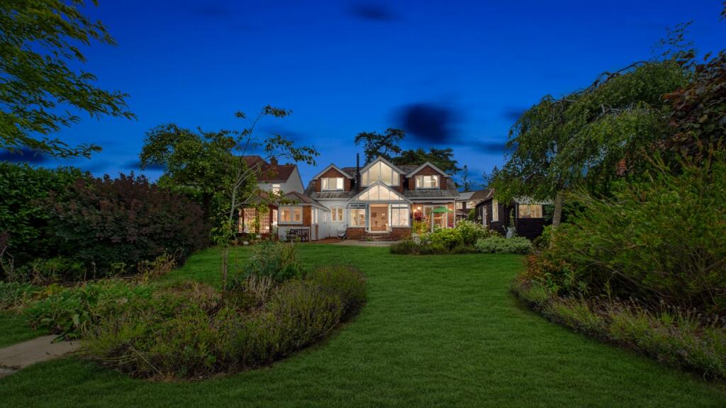 ewemove romsey - abbey view