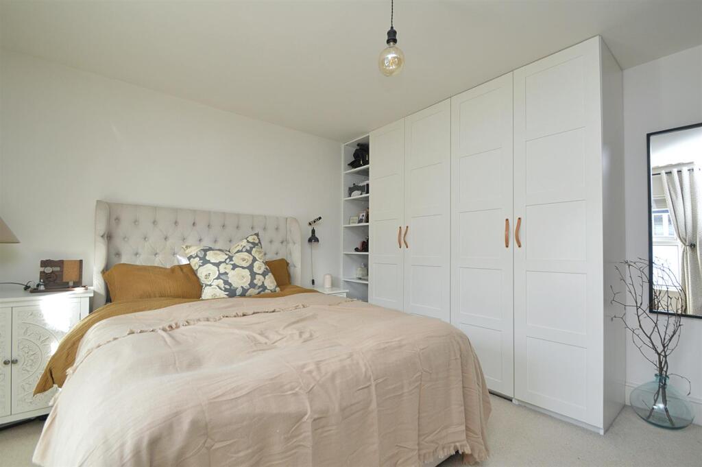 Bed1b.jpg