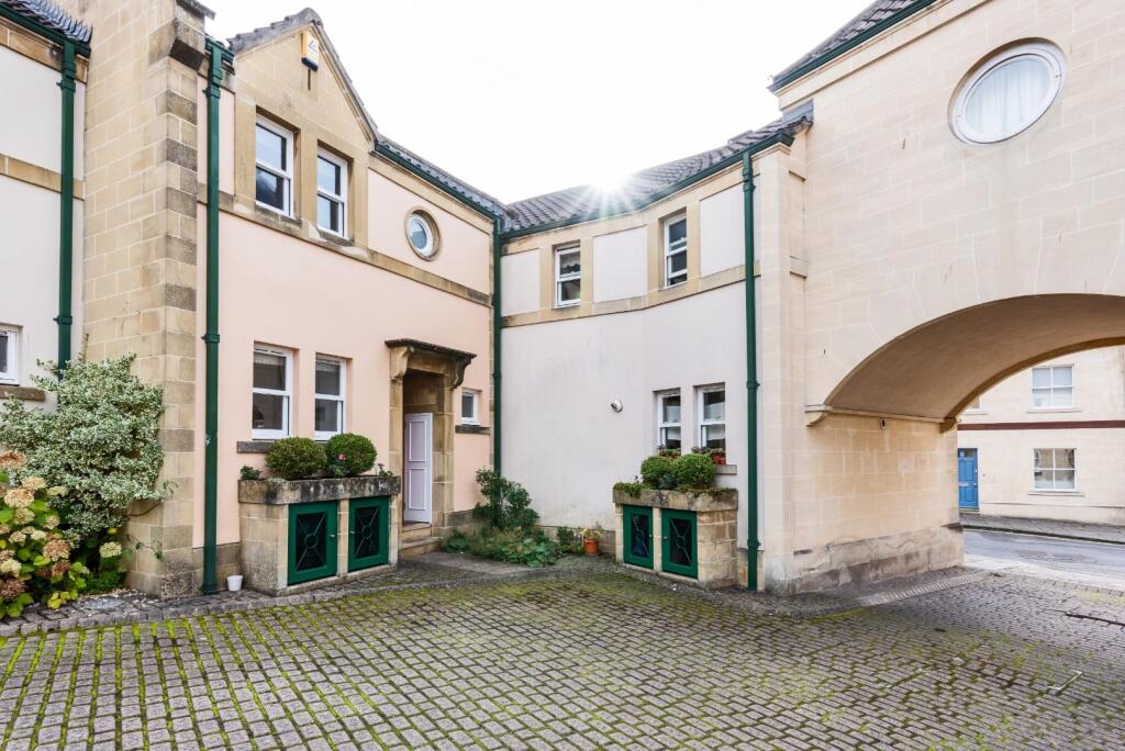 7 Circus Mews, Bath, BA1 2PW-1.jpg