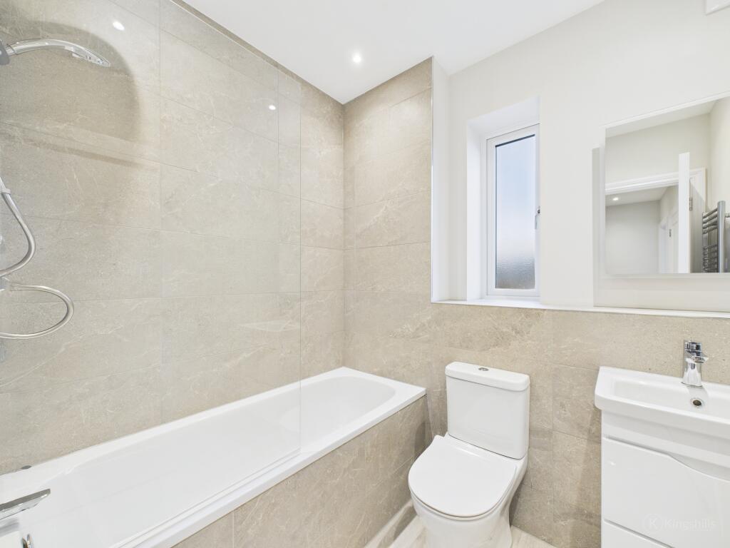 CAM02136G0-PR0499-STILL009