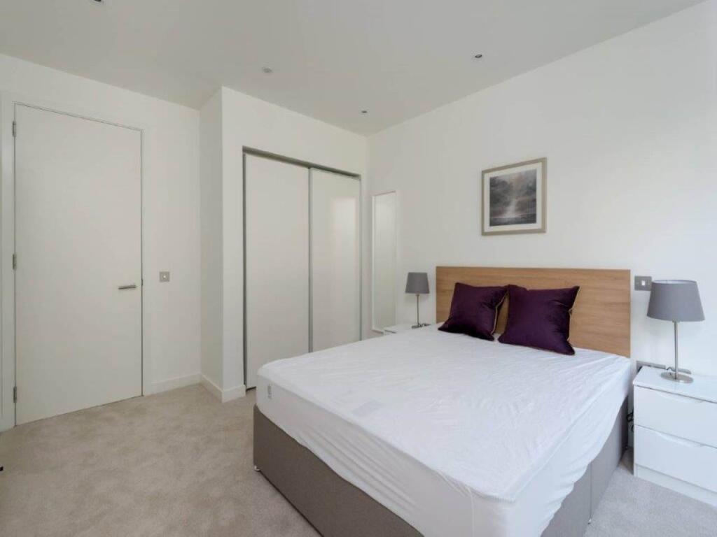 Bedroom .