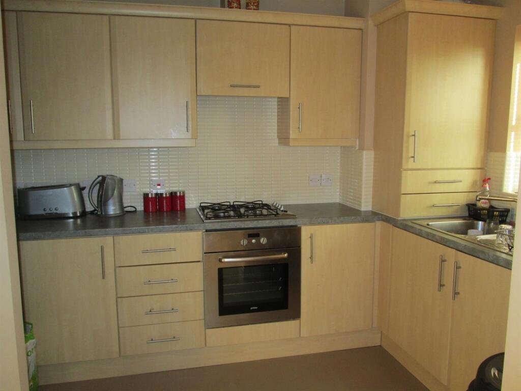 40 flash road kitchen.jpg