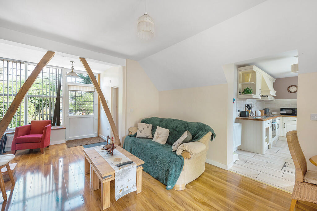 Abbots Court ph49