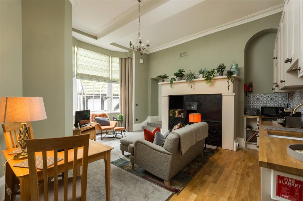 Living/Dining Area