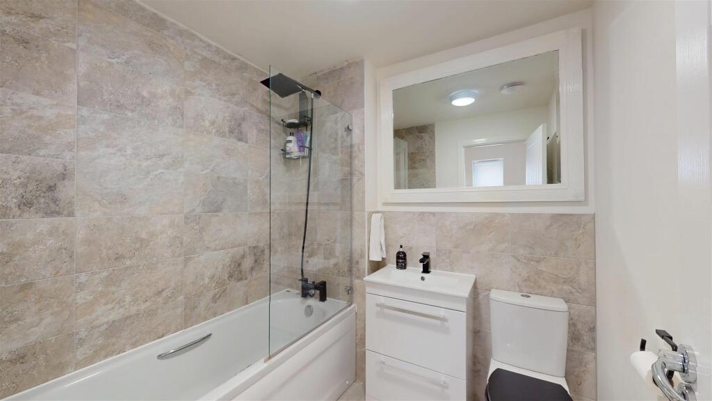 Gardeners Place 67, Bathroom.jpg