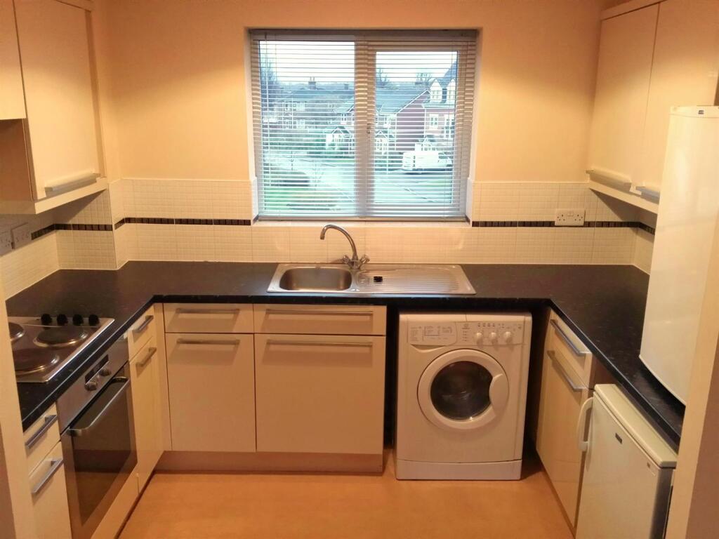 26 Moorside, kitchen.jpg