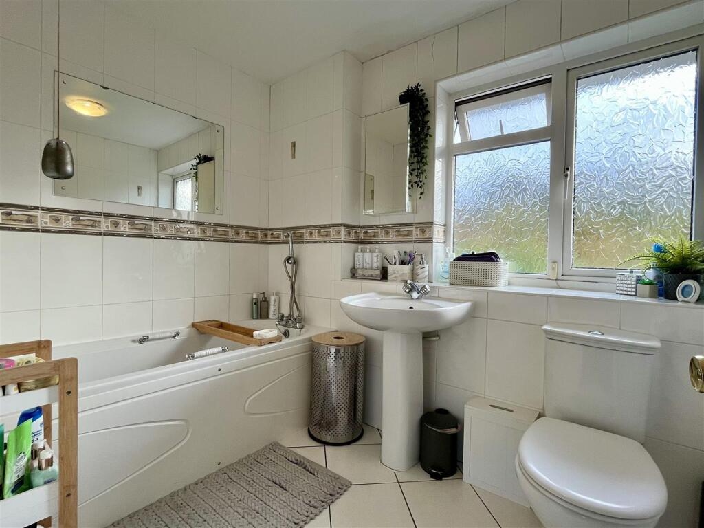 Family Bathroom.jpeg