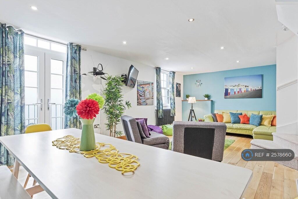 Dining/Living Area 