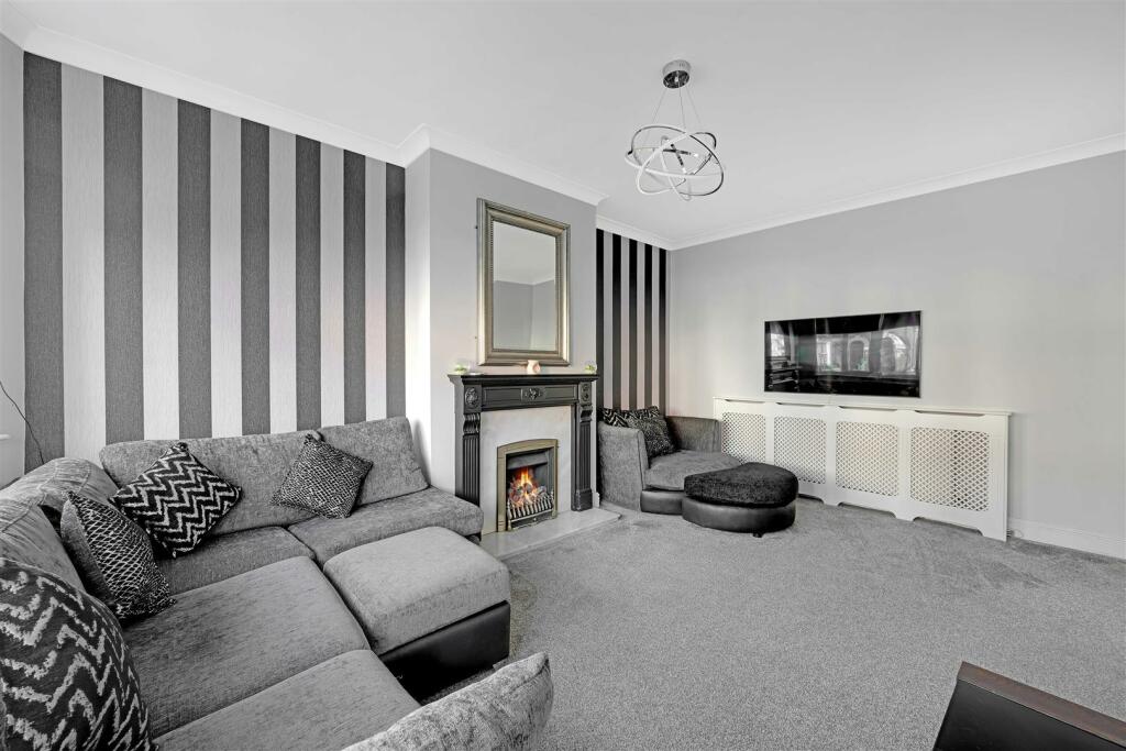 Lounge 1.jpg
