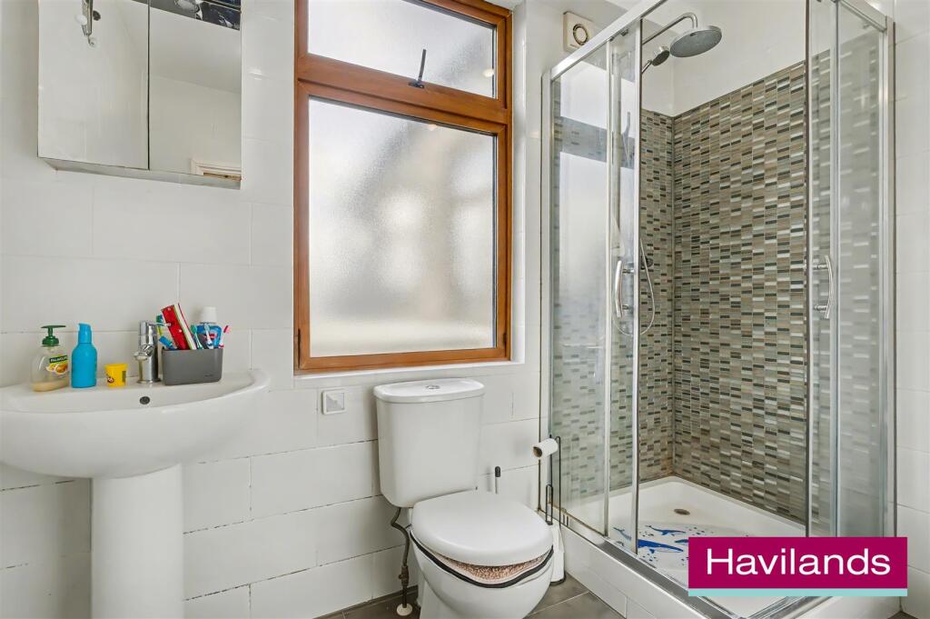 Karyatis Court EN1 1FG-3.jpg