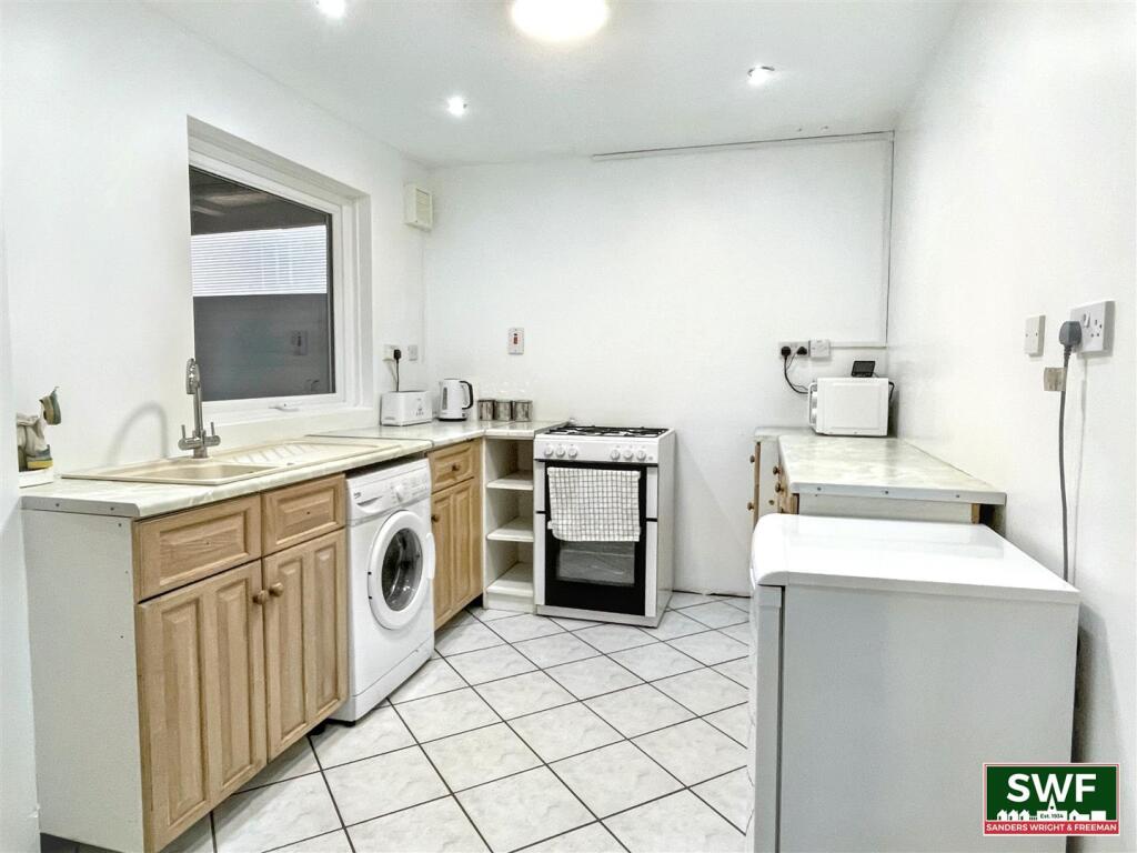Kitchen3.jpg