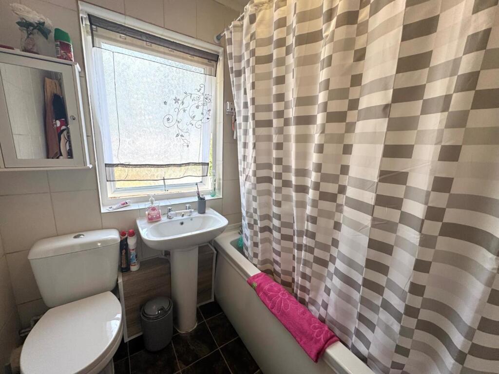 main bathroom.jpg
