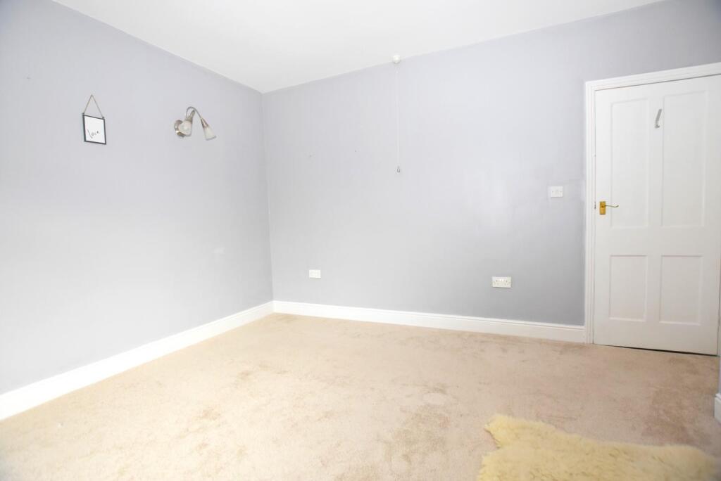 Rear bedroom (2).JPG