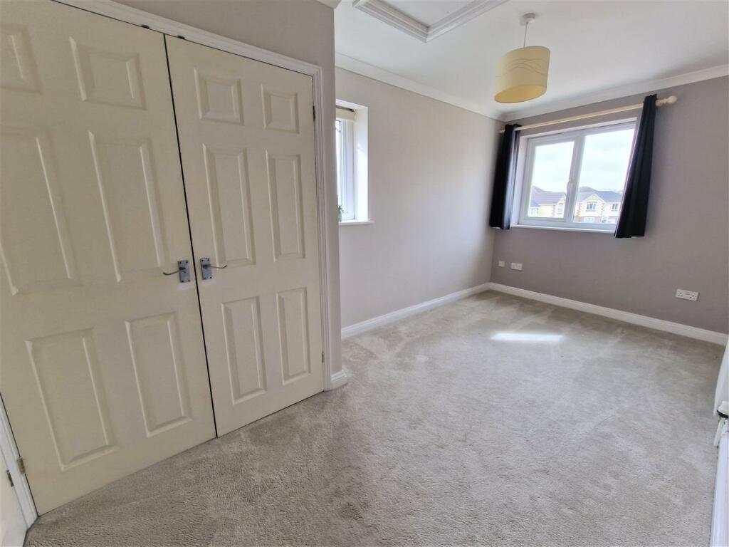 Bedroom 1.jpg