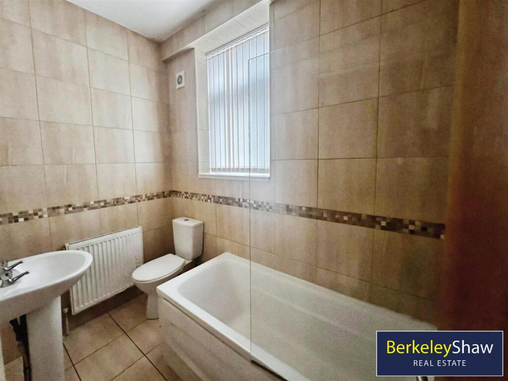 92cffef2-14a 20Bathroom.jpg