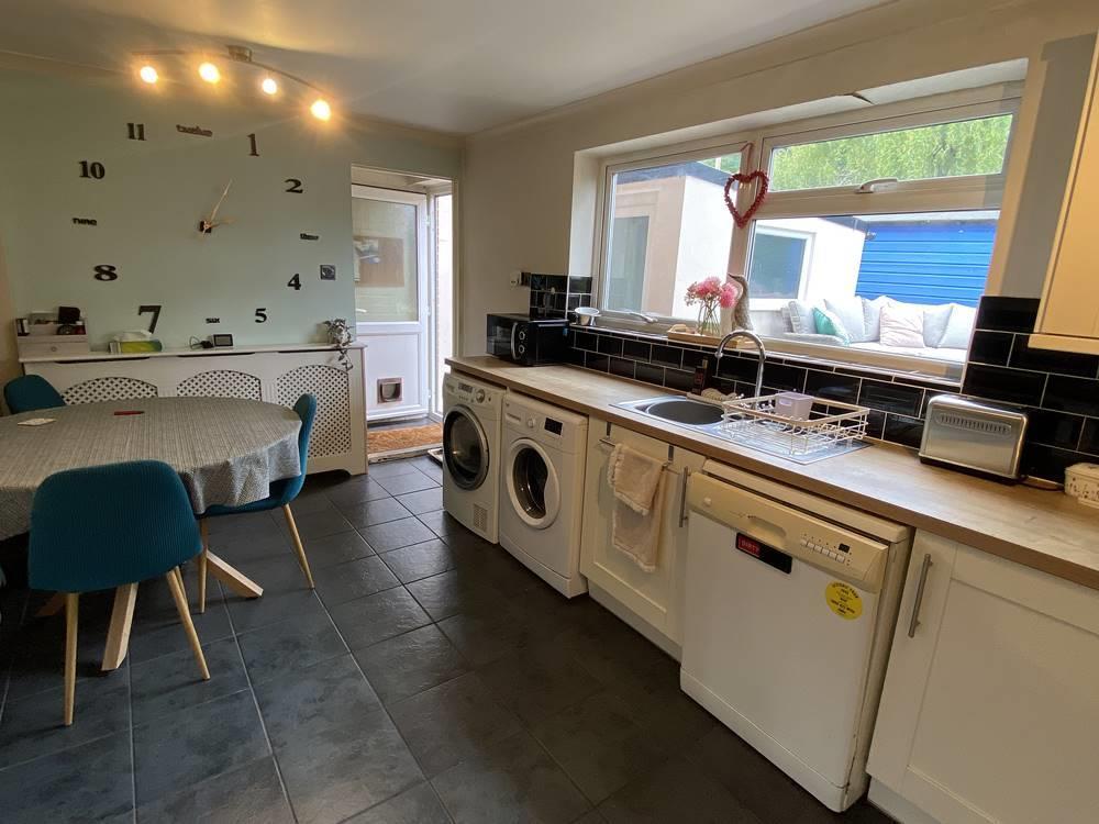 kitchen2.jpg