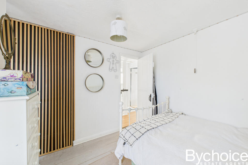 CAM05454G0-PR0072-STILL028