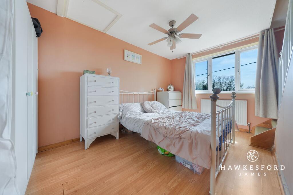 Station Row, Teynham - Bedroom 1