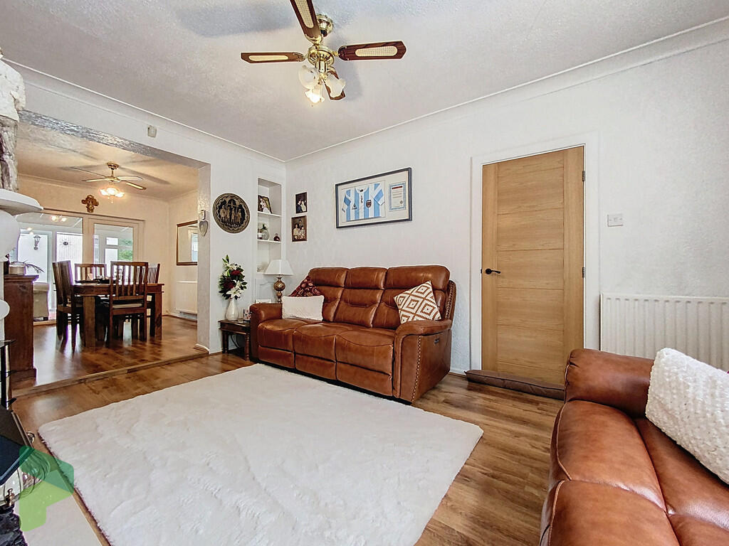 Lounge through to...