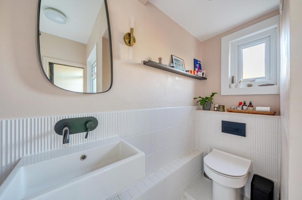 Bathroom2.jpg
