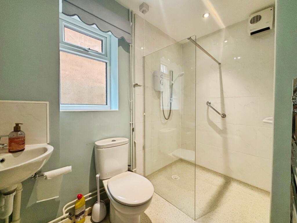 pbox-bathroom-323276.jpg